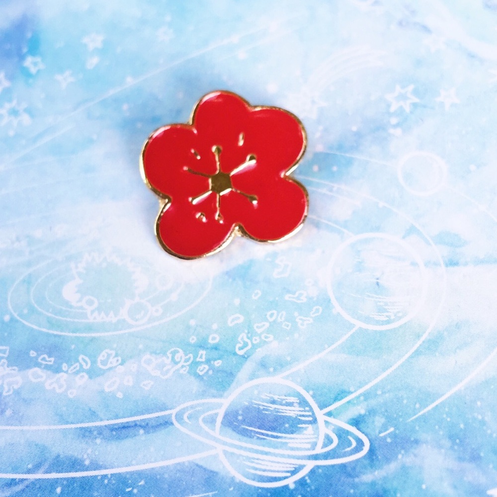 ✨ Red Flower Pin ✨ - Picture 2 of 5